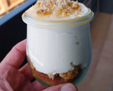 Foto del paso 5 de la receta: Vasitos de nata, crema de limón y magdalenas