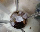 A picture of step 2 of Dates Milkshake.