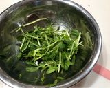 Hình bước làm 2 của món Ngô xào, giá đỗ và thịt xông khói