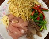 รูปขั้นตอนการทำที่ 1 ของ ไก่ผัดขิง