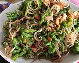 Hình bước làm 2 của món Nộm hoa thiên lý + hoa chuối