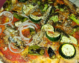 Foto del paso 4 de la receta: Pizza de queso azul, verduras y sardinas en aceite