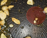 Foto del paso 2 de la receta: Bacalao skrei con salsa de tomate y habitas tiernas