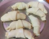 A picture of step 5 of Walnut Cottage Cheese Stuffing Croissant.