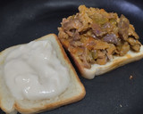 Foto del paso 4 de la receta: Sandwich🥯de carne🧅y queso🧀🥩🫑