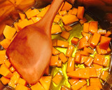 Foto del paso 2 de la receta: Risotto con calabaza y salchicha