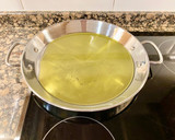Foto del paso 4 de la receta: Arroz con marisco y manzanilla