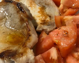 Foto del paso 4 de la receta: Lomo a la plancha con tomate valenciano de ensalada