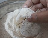 A picture of step 5 of Cheesy pizza sauce paratha.