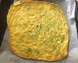 Foto del passaggio 3 della ricetta Rotolo di frittata di zucchine ripiena