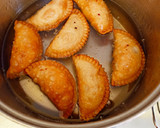 गुंजिया/ करंजी(gujiya karanji recipe in hindi) रेसिपी चरण 6 फोटो