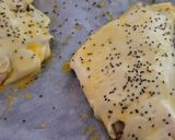 Foto del paso 6 de la receta: Empanadas de hojaldre rellenas de langostinos, queso, champiñones y aceitunas