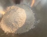 Foto del paso 3 de la receta: Cocas de Sant Joan !!!!!1=Sobrasada, queso de cabra, miel y huevo de codorniz … 2 = de escalivada …