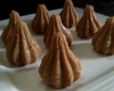 A picture of step 8 of Nolen Gur er jolbhara sandesh (date palm jaggery sandesh).