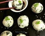A picture of step 4 of Seaweed Rice Balls.