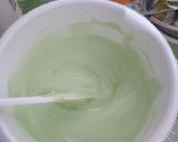 Foto langkah ke 6 dari resep Bolu pandan gulung.