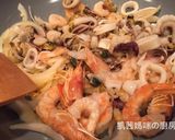 A picture of step 8 of Korean Jjamppong (Spicy Seafood Noodle Soup).