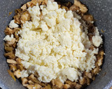 Foto del paso 4 de la receta: 🍽️🍷 Canelones de pollo, puerro y ricotta en salsa bechamel, sin TACC 🍷🍽️