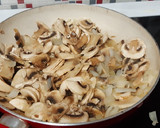 Foto del paso 1 de la receta: Crepes de pollo en salsa de champiñones