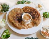 A picture of step 4 of Nutritious, aromatic, spicy corn flour Uthappam wih green leaves.