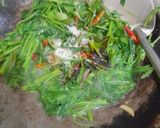 Foto langkah ke 3 dari resep Tumis kangkung.