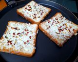 ચીઝ ગારલીક બ્રેડ (Cheese Garlic Bread Recipe In Gujarati) રેસીપી સ્ટેપ3ફોટો