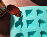 Foto del paso 6 de la receta: Como hacer decoraciones fáciles en chocolate para tortas