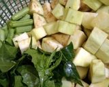 Foto langkah ke 1 dari resep Sayur Lodeh Terong, Buncis, dan Daun Pepaya Tanpa Santan.