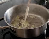 Foto del paso 3 de la receta: Sopa de Repollo con fideos chinos y huevo cocido