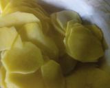 A picture of step 1 of Homemade potato crisps.