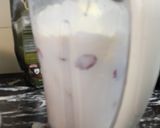 A picture of step 5 of Banana Strawberry milk Delight.