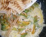Foto del paso 7 de la receta: Pasta con camarones y flor de calabaza 🍝🦐🧀