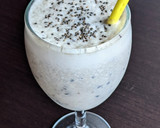 Foto del paso 2 de la receta: Licuado de banana 🍌 y arándanos 🫐