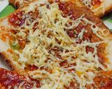 A picture of step 2 of Veg omelette pizza.