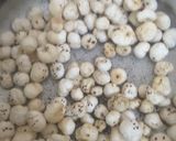 A picture of step 2 of Roasted Makhana with Roasted Dry Fruits.