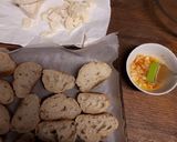 Foto langkah ke 3 dari resep Spicy garlic bread.