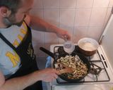 Currys, gombás, cukkínis csirkemell rizzsel recept fázis 4 fotója