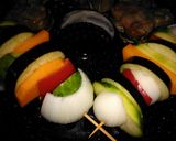 Foto del paso 4 de la receta: Riñoncitos a la parrilla y brochetes de vegetales