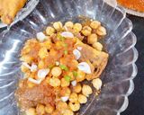 A picture of step 4 of Samosa chat.