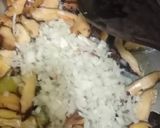 Foto langkah ke 2 dari resep Risotto Jamur_Creamy Mushroom Risotto (dari nasi semalam).