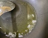 A picture of step 4 of Makhana chiwda.