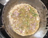 கரண்டி குழம்பு ஆம்லெட் (kulambu omlete) ரெசிபி ஸ்டேப் 4 புகைப்படம்