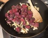 Une image de l'étape 6 de Bœuf aux girolles et persil.