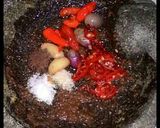 Foto langkah ke 1 dari resep Sambal Bawang Terasi Kulit Udang.