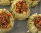A picture of step 2 of Potatoe and mince rounds.