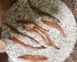 Foto del paso 3 de la receta: Llesca o tostada de escalivada con anchoas y boquerones