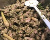 A picture of step 3 of SaksangSpicy Green Pork.