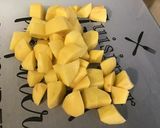 Une image de l'étape 2 de Velouté de betteraves rouges et pommes de terre au curry et gingembre.