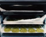 Foto langkah ke 4 dari resep Japanese Matcha Muesli Cookies.