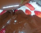Foto del passaggio 5 della ricetta Mini Cheesecake Pan di Fragole e Cioccolato fondente al cucchiaio